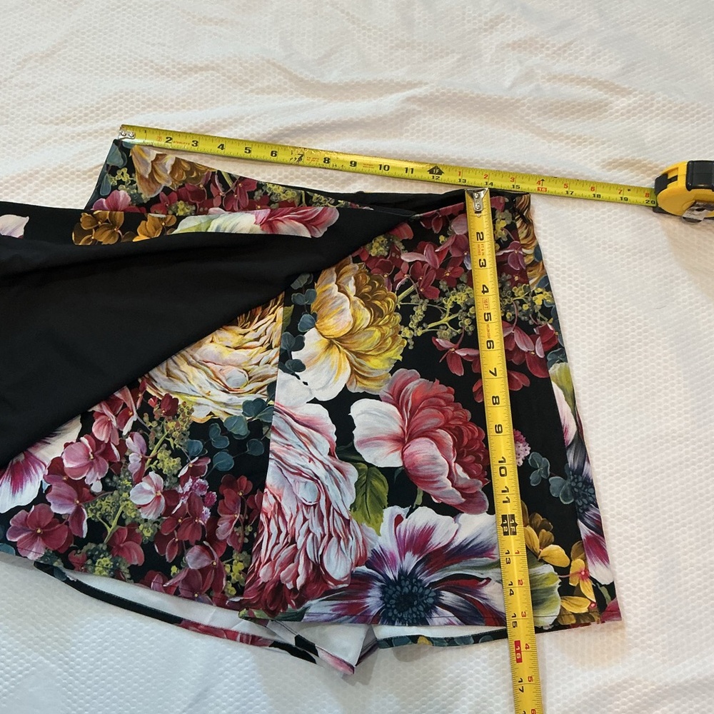 Express Black Floral Skorts with Multicolor Bloom Print - Picture 4 of 5